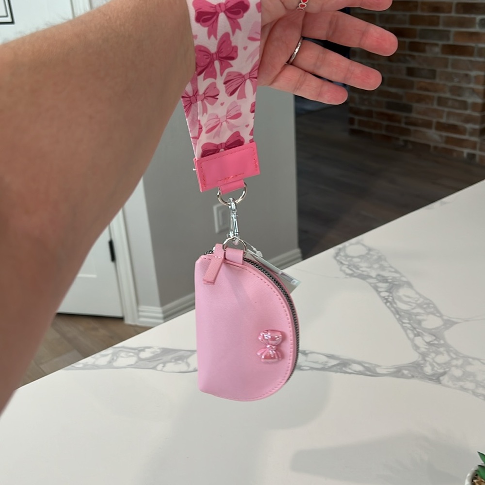 Cute.BOW🎀🎀 Wristlet..🎀 - Picture 13 of 16